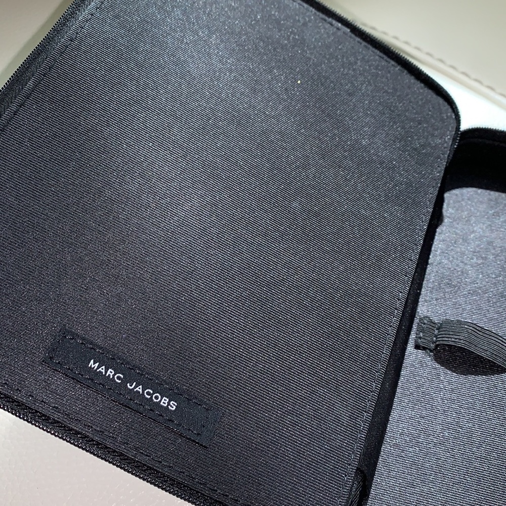 The Mark Jacobs Your‎ Place Or Mine Case Only - Picture 9 of 13